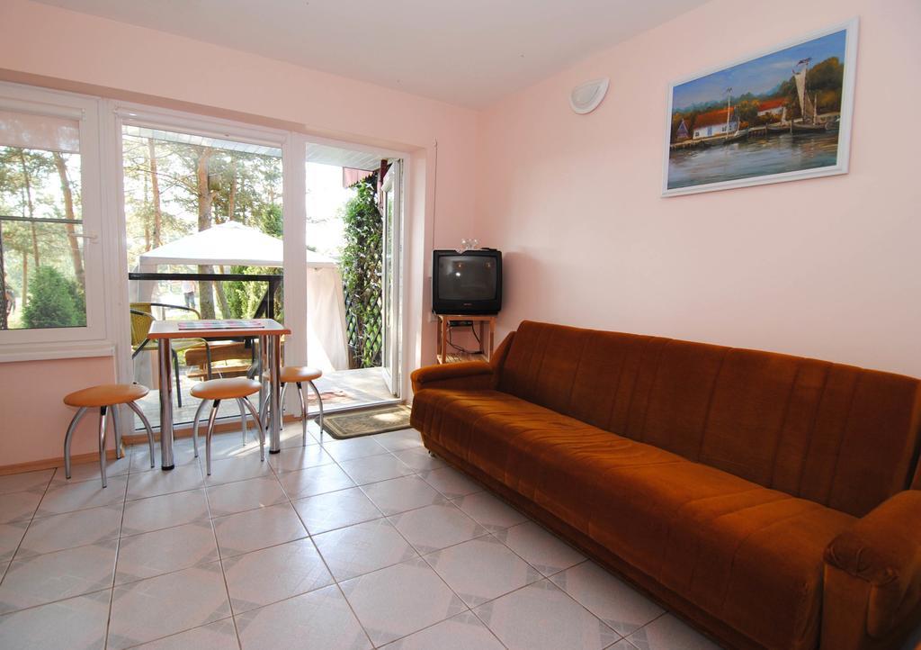 Guesthouse "Nakvyne Pas Zveja" Purvynes Street Nida Esterno foto