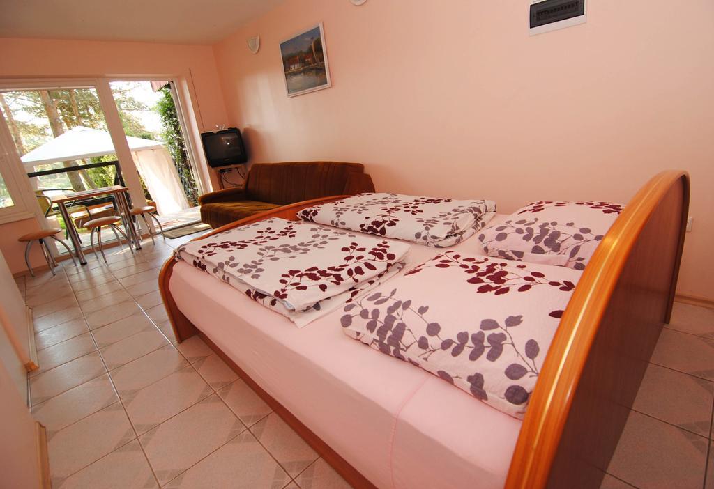 Guesthouse "Nakvyne Pas Zveja" Purvynes Street Nida Esterno foto