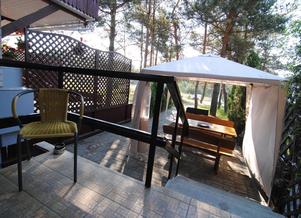 Guesthouse "Nakvyne Pas Zveja" Purvynes Street Nida Esterno foto