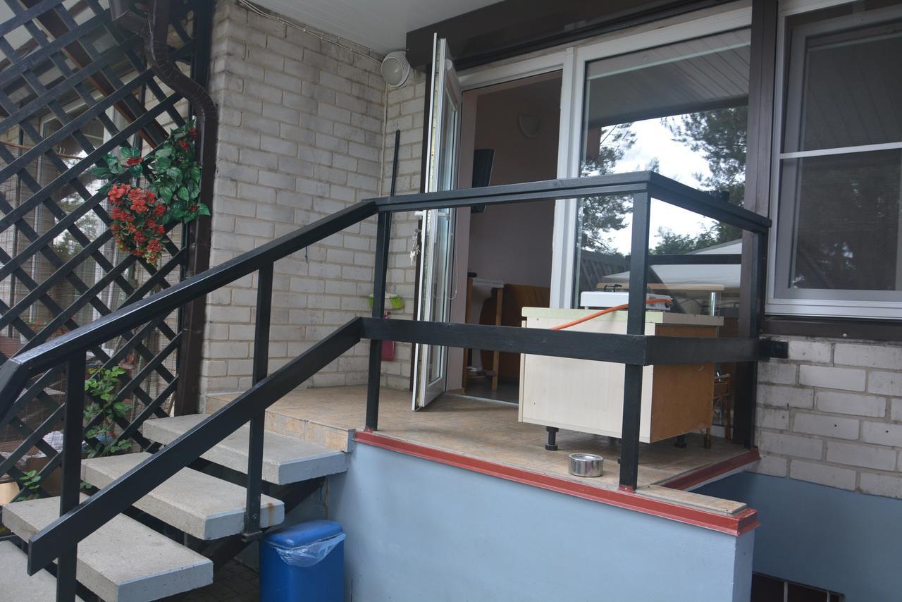 Guesthouse "Nakvyne Pas Zveja" Purvynes Street Nida Esterno foto